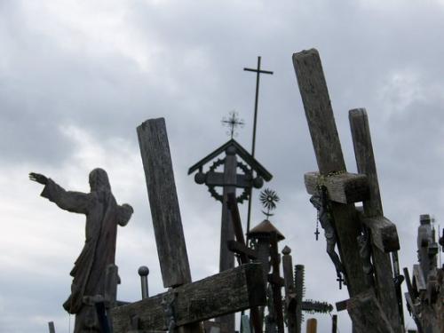 Berg der Kreuze (100_0125.JPG) wird geladen. Eindrucksvolle Fotos aus Lettland erwarten Sie.